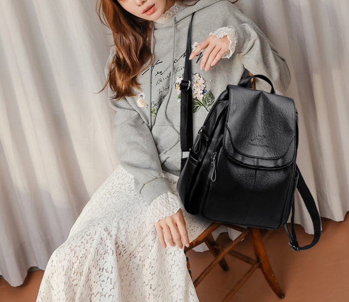 Mochila de Couro Legítimo Feminina - Bella